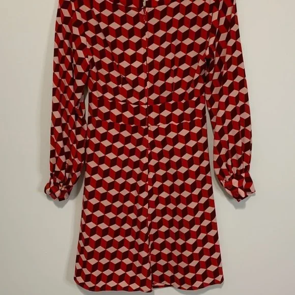 BNWT Crepe Dress | Flowy Dark Red Patterned Triangle Prism Print | V-Neck Button - Picture 6 of 8
